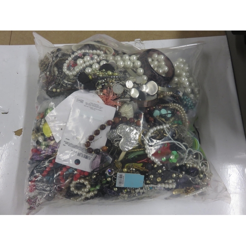 211 - 10kg Unsorted Costume Jewellery