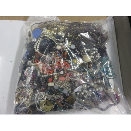 212 - 10kg Unsorted Costume Jewellery