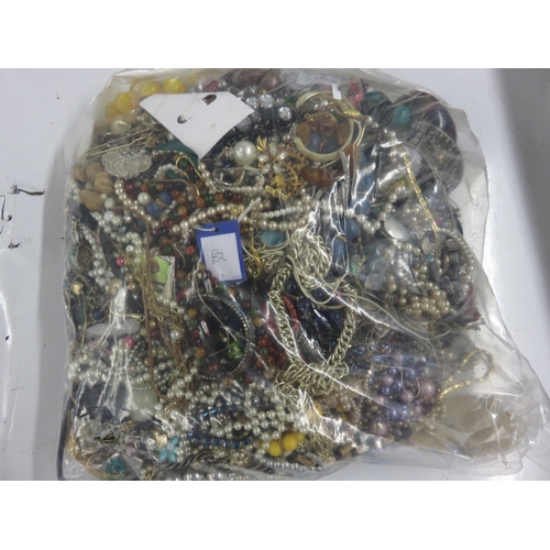 214 - 10kg Unsorted Costume Jewellery