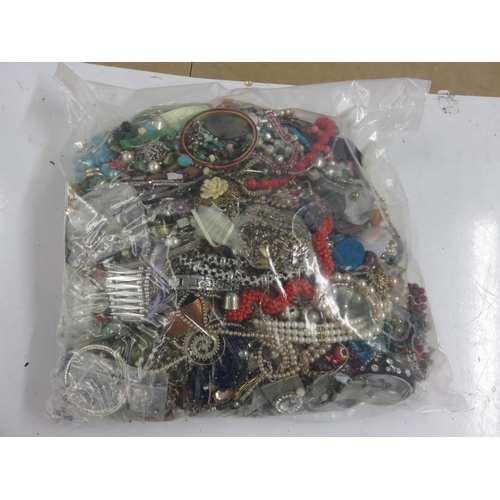 215 - 10kg Unsorted Costume Jewellery