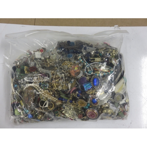 216 - 10kg Unsorted Costume Jewellery