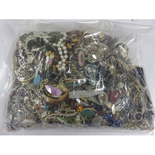 216 - 10kg Unsorted Costume Jewellery