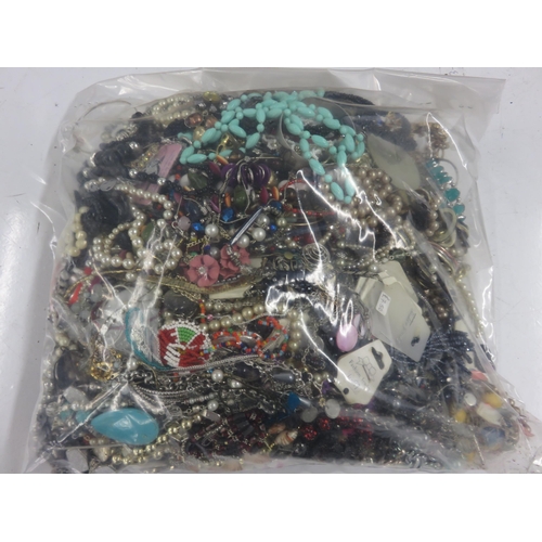 220 - 10kg Unsorted Costume Jewellery