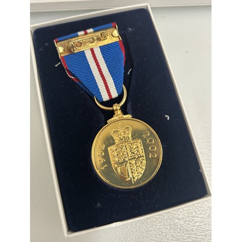 398 - Boxed ERII Queens Golden Jubilee Medal w/ COA