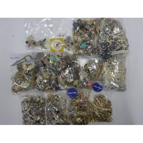 202 - Bulk Lot Assorted Costume Jewellery