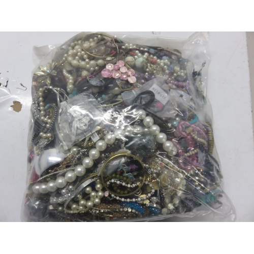 207 - 10kg Unsorted Costume Jewellery