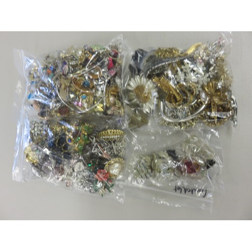 202 - Bulk Lot Assorted Costume Jewellery