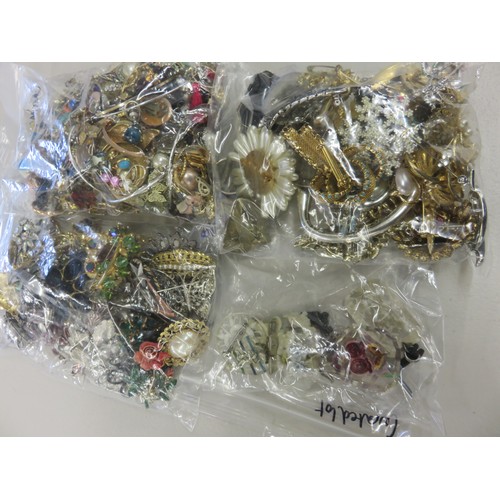 202 - Bulk Lot Assorted Costume Jewellery