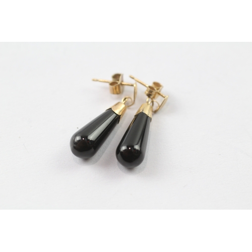 104 - 9ct gold black onyx drop earrings (1.9g)