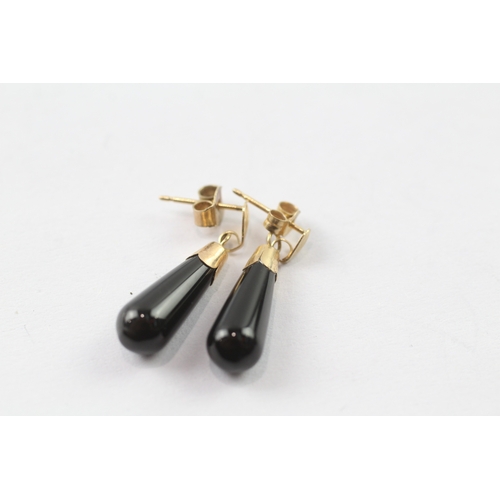 104 - 9ct gold black onyx drop earrings (1.9g)