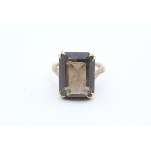 110 - 9ct gold smoky quartz single stone ring (4.5g) Size K 1/2