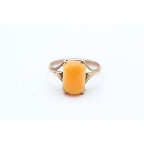 111 - 9ct gold orange gemstone single stone ring (1.8g) Size L 1/2