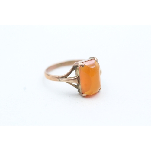 111 - 9ct gold orange gemstone single stone ring (1.8g) Size L 1/2