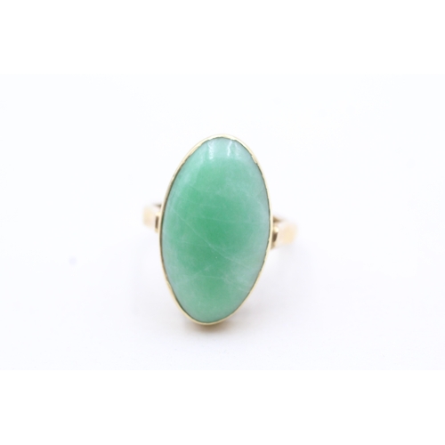 112 - 9ct gold green gemstone cocktail ring (6.4g) Size L