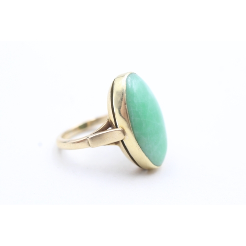 112 - 9ct gold green gemstone cocktail ring (6.4g) Size L