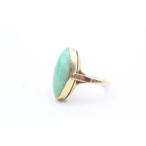 112 - 9ct gold green gemstone cocktail ring (6.4g) Size L