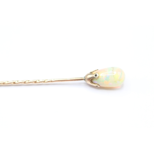 124 - 15ct gold and opal pin (1.2g)