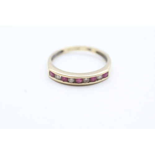 129 - 9ct gold channel set diamond and pink gemstone ring (1.6g) Size N