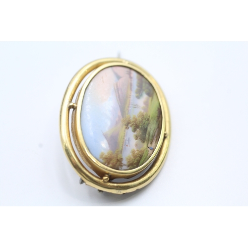 13 - 14ct gold antique hand painted souvenir landscape brooch (5g)