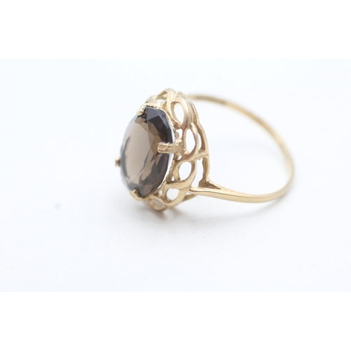 139 - 9ct gold smoky quartz frame ring (2.7g) Size R