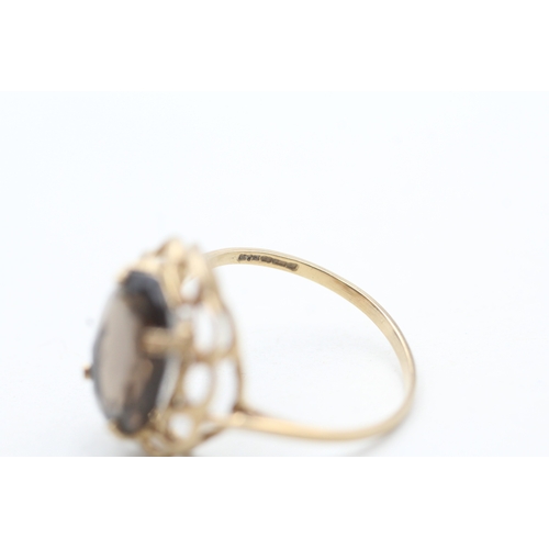 139 - 9ct gold smoky quartz frame ring (2.7g) Size R