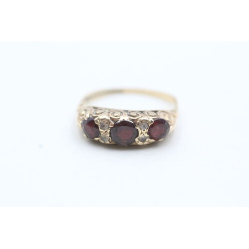 154 - 9ct gold red and white gemstone ring (2.4g) Size P