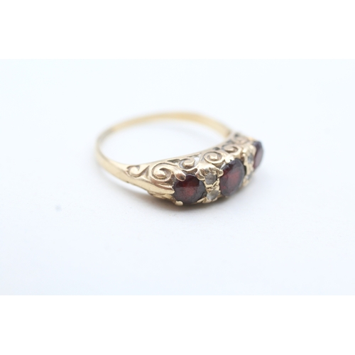 154 - 9ct gold red and white gemstone ring (2.4g) Size P