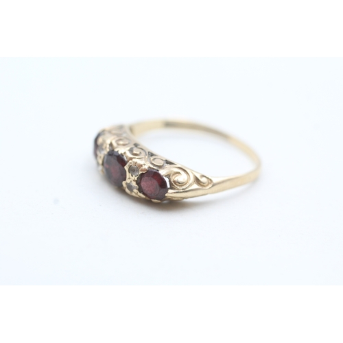 154 - 9ct gold red and white gemstone ring (2.4g) Size P