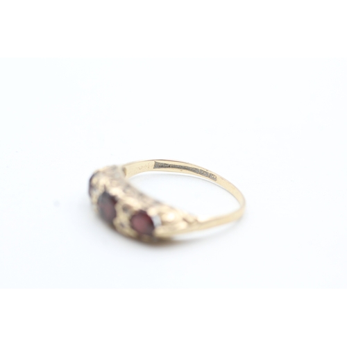 154 - 9ct gold red and white gemstone ring (2.4g) Size P