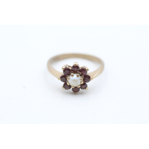 160 - 9ct gold pearl and red gemstone flower cluster ring (2.4g) Size M