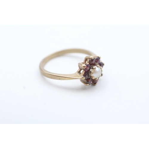 160 - 9ct gold pearl and red gemstone flower cluster ring (2.4g) Size M