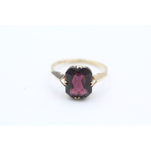 162 - 9ct gold paste single stone ring (2.1g) Size M