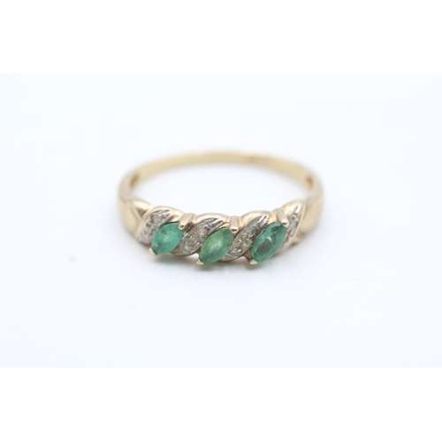 165 - 9ct gold diamond and green gemstone ring (2.2g) Size U