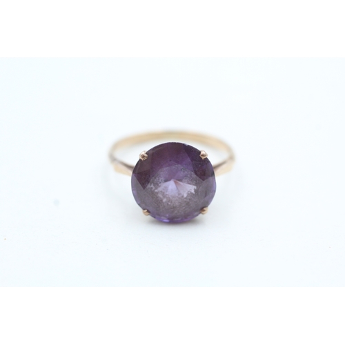 167 - 9ct gold purple gemstone single stone ring (2.6g) Size N