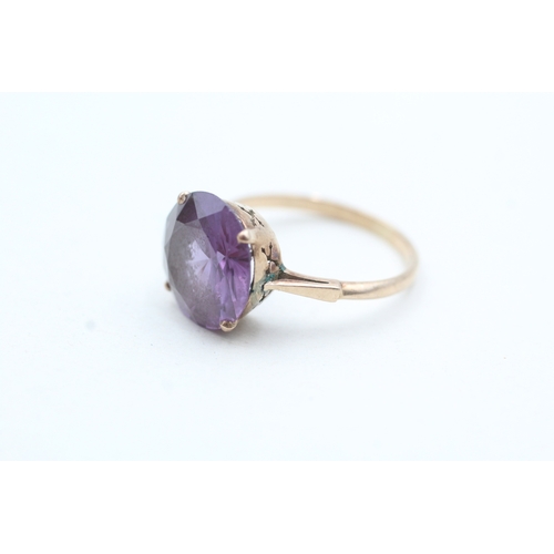 167 - 9ct gold purple gemstone single stone ring (2.6g) Size N