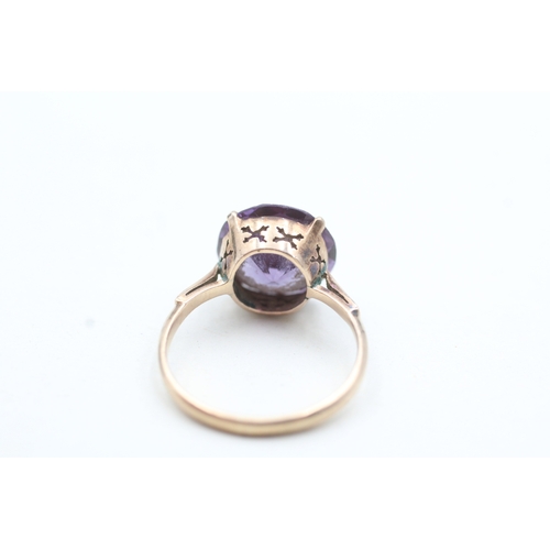 167 - 9ct gold purple gemstone single stone ring (2.6g) Size N