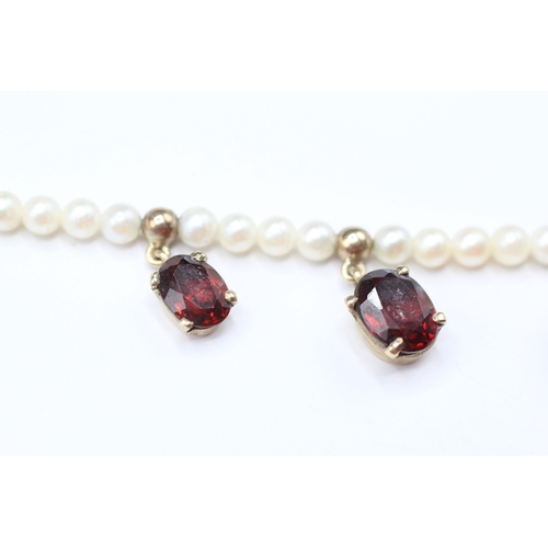 170 - 9ct gold garnet & cultured pearl necklace (11.1g)