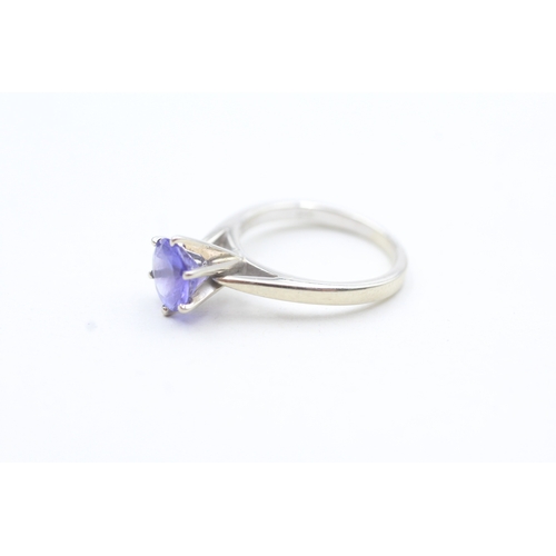 172 - 14ct gold tanzanite set solitaire ring (3g) Size I 1/2