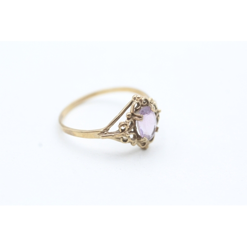 177 - 9ct gold central set purple gemstone ring (1.4g) Size P 1/2