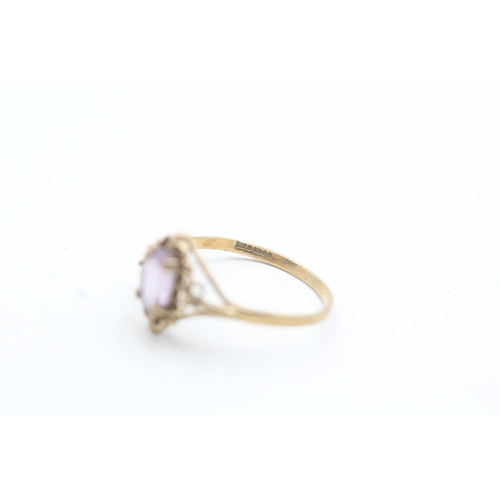 177 - 9ct gold central set purple gemstone ring (1.4g) Size P 1/2