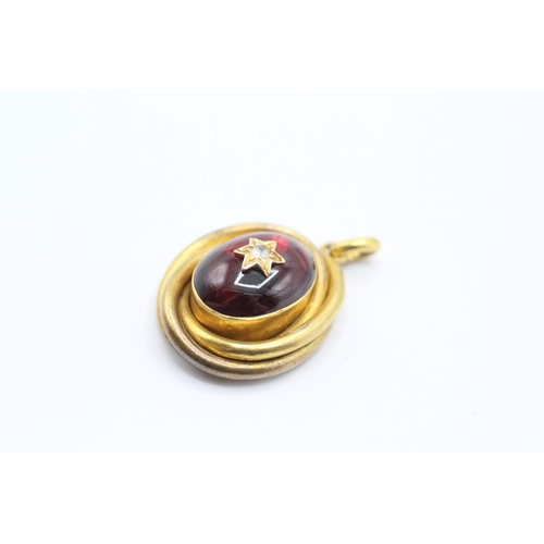 18 - 18ct gold Victorian garnet and diamond set mourning pendant (5.7g)