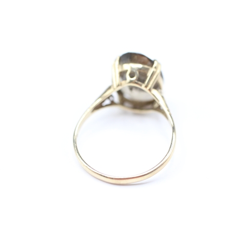 189 - 9ct gold smoky quartz cocktail ring (2.5g) Size O 1/2