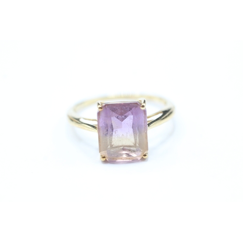 192 - 9ct gold and ametrine claw set ring (2.4g) Size P 1/2