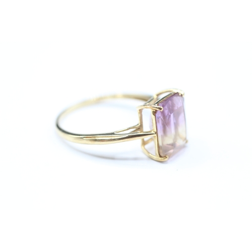 192 - 9ct gold and ametrine claw set ring (2.4g) Size P 1/2