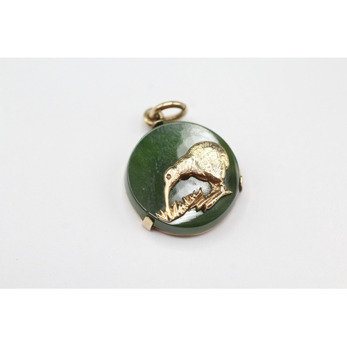 205 - 9ct gold and nephrite kiwi bird pendant (3.1g)