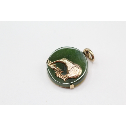 205 - 9ct gold and nephrite kiwi bird pendant (3.1g)