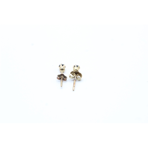 212 - 9ct gold sapphire stud earrings (0.3g)