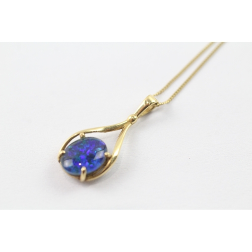 22 - 9ct gold opal triplet pendant on chain (2.5g)