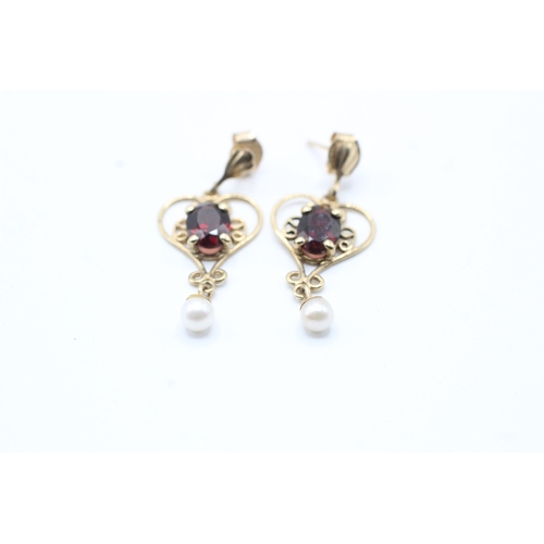 228 - 9ct gold red gemstone and pearl drop stud earrings (1.7g)