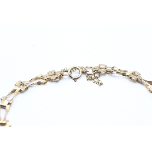 23 - 9ct gold opal triplet bracelet (3.4g)